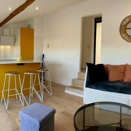 Apartman Beautiful Modern Cocoon In The Heart Of Frejus