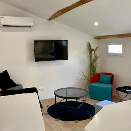Beautiful Modern Cocoon In The Heart Of Frejus Apartman *
